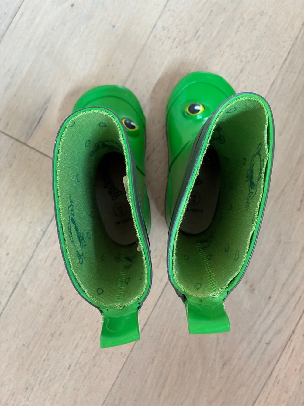 Kids Kidorable Green Frog Rain Boots - Picture 4 of 4